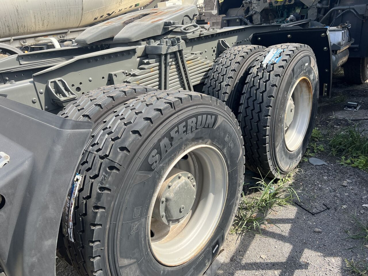 Sinotruk HOWO 420HP 6X4 Tractor - Vetopöytäauto: kuva Sinotruk HOWO 420HP 6X4 Tractor - Vetopöytäauto Sinotruk HOWO 420HP 6X4 Tractor - Vetopöytäauto: kuva Sinotruk HOWO 420HP 6X4 Tractor - Vetopöytäauto