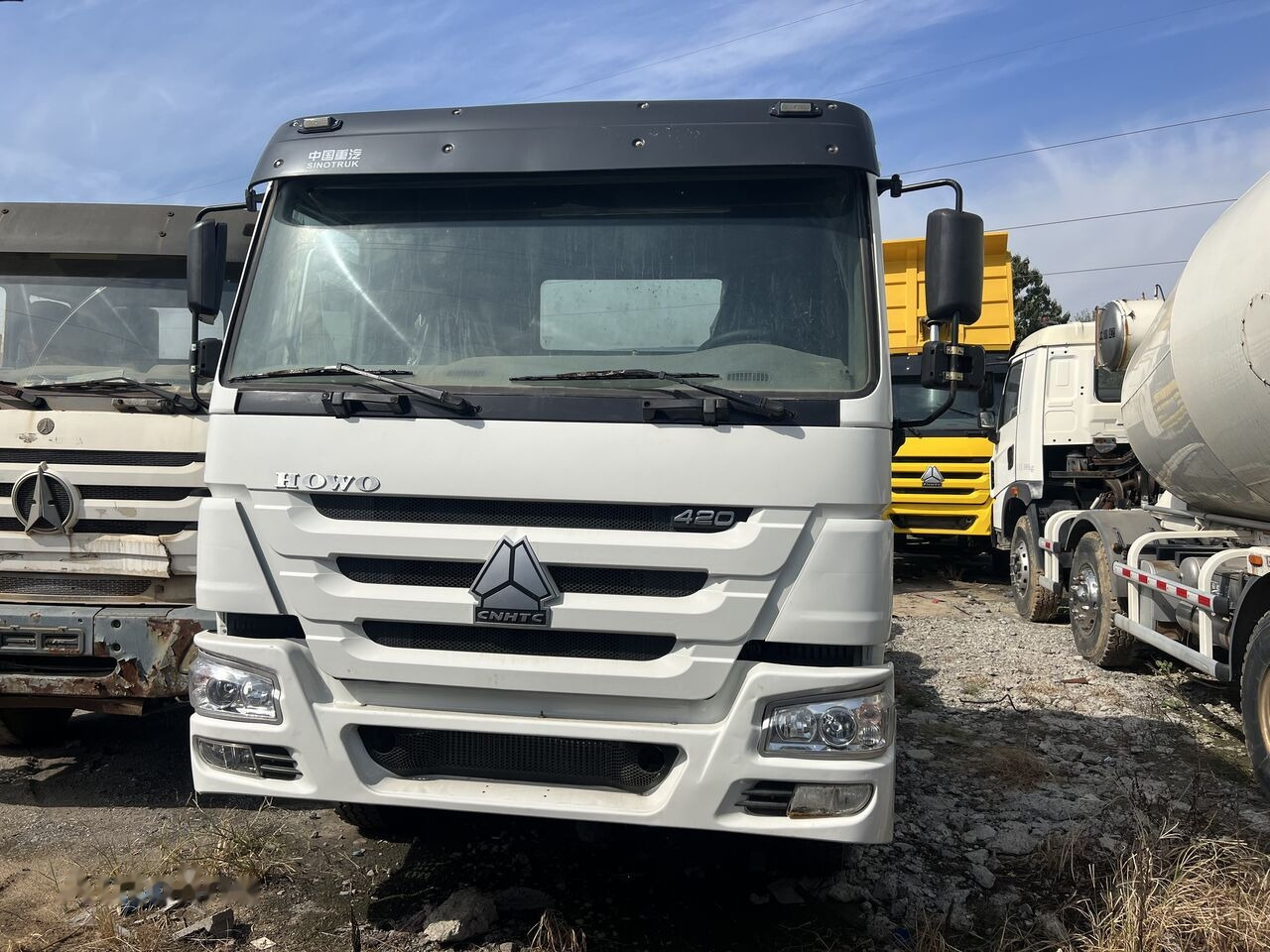 Sinotruk HOWO 420HP 6X4 Tractor - Vetopöytäauto: kuva Sinotruk HOWO 420HP 6X4 Tractor - Vetopöytäauto Sinotruk HOWO 420HP 6X4 Tractor - Vetopöytäauto: kuva Sinotruk HOWO 420HP 6X4 Tractor - Vetopöytäauto