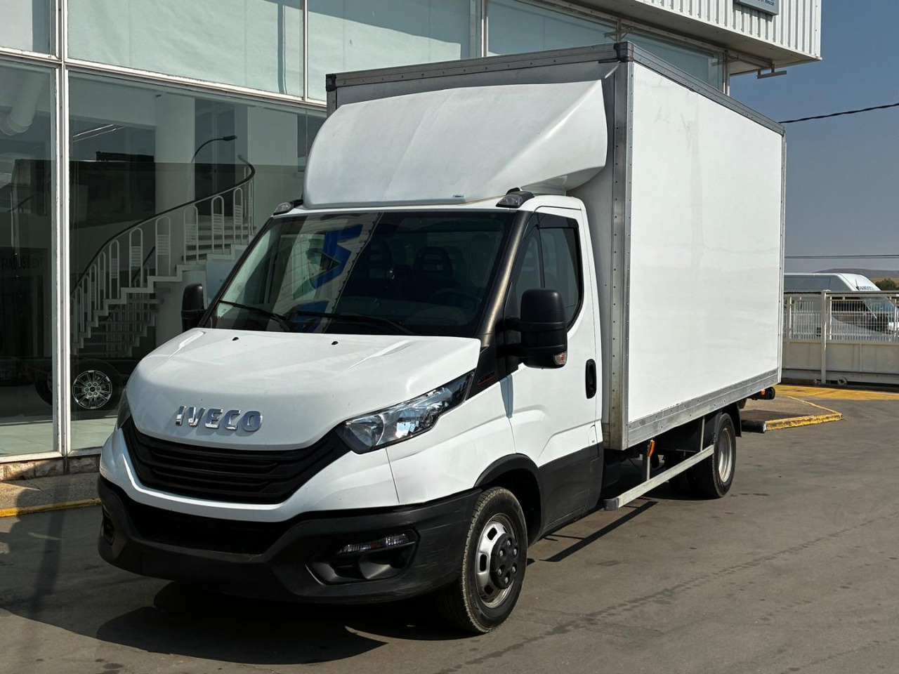 Caja cerrada con plataforma elevadora IVECO 35C16 3.0 20m3 - Jakeluauto: kuva Caja cerrada con plataforma elevadora IVECO 35C16 3.0 20m3 - Jakeluauto Caja cerrada con plataforma elevadora IVECO 35C16 3.0 20m3 - Jakeluauto: kuva Caja cerrada con plataforma elevadora IVECO 35C16 3.0 20m3 - Jakeluauto