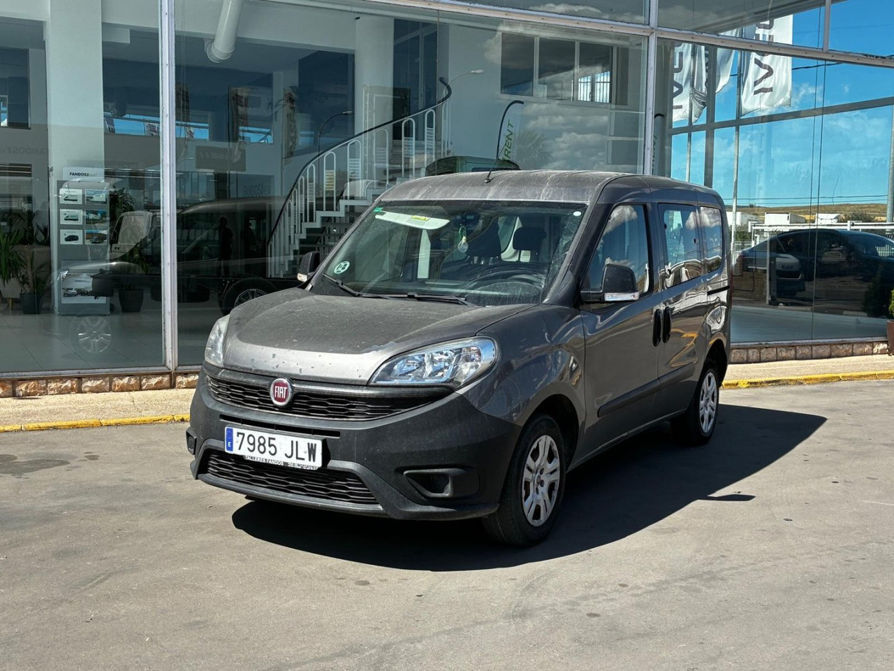 Furgón Fiat Dobló 5 plazas - Pakettiauto: kuva Furgón Fiat Dobló 5 plazas - Pakettiauto Furgón Fiat Dobló 5 plazas - Pakettiauto: kuva Furgón Fiat Dobló 5 plazas - Pakettiauto