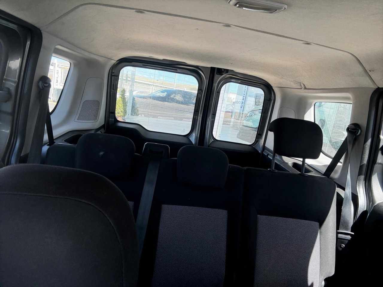Pakettiauto Furgón Fiat Dobló 5 plazas: kuva Pakettiauto Furgón Fiat Dobló 5 plazas