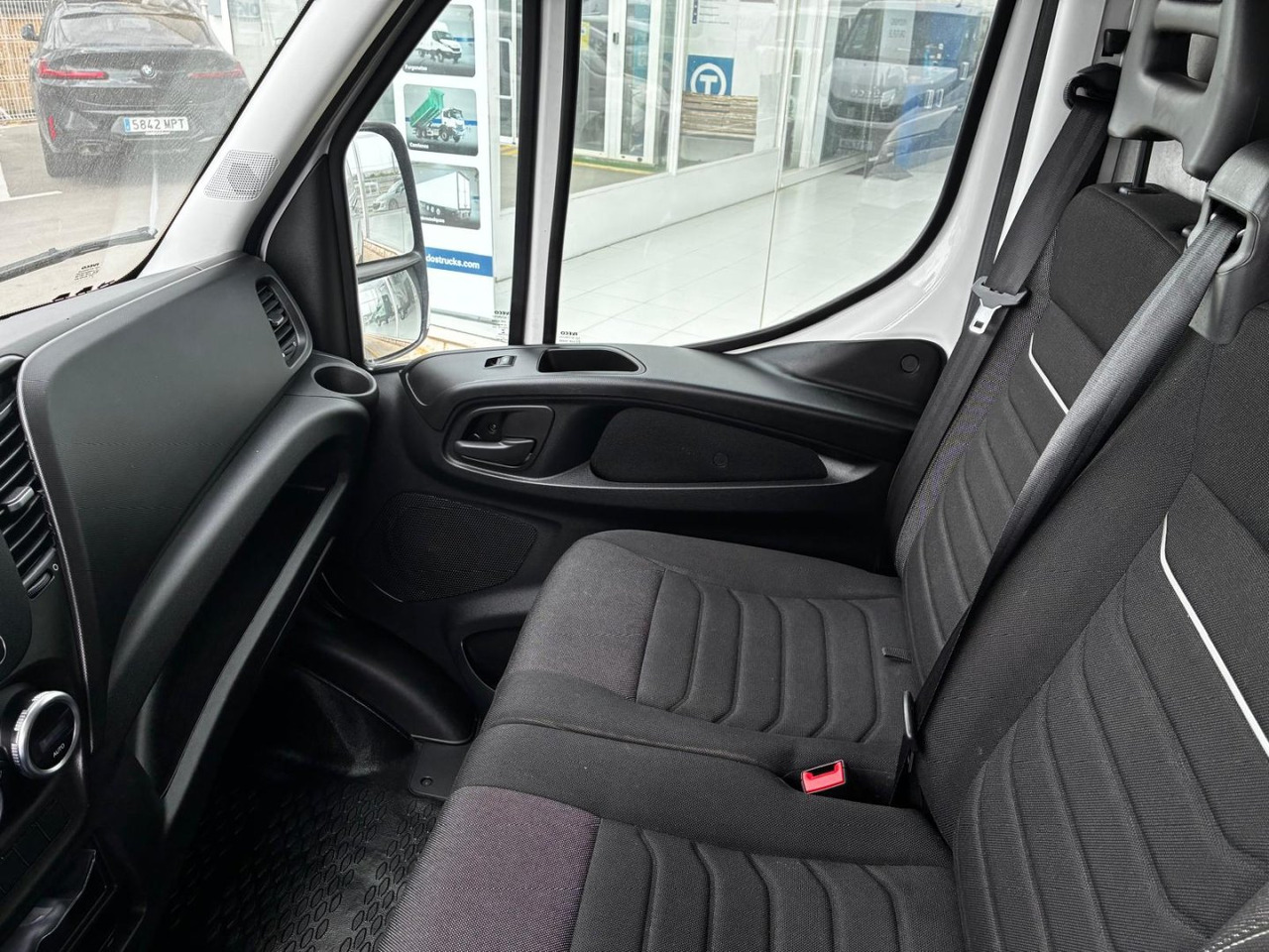 Furgón IVECO 35S14 V 12m3 - Pakettiauto: kuva Furgón IVECO 35S14 V 12m3 - Pakettiauto Furgón IVECO 35S14 V 12m3 - Pakettiauto: kuva Furgón IVECO 35S14 V 12m3 - Pakettiauto