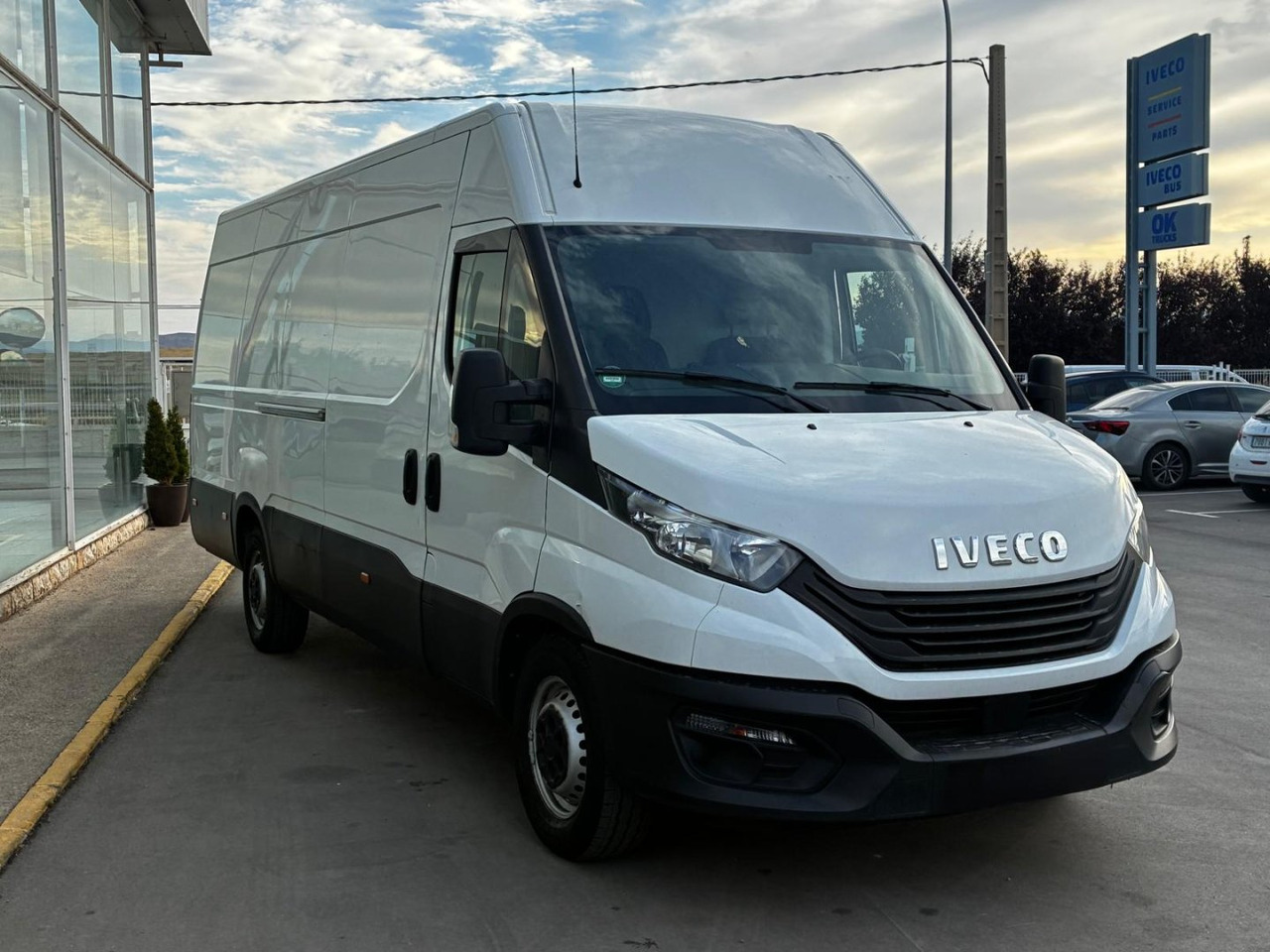Furgón IVECO 35S14 V 16m3 - Pakettiauto: kuva Furgón IVECO 35S14 V 16m3 - Pakettiauto Furgón IVECO 35S14 V 16m3 - Pakettiauto: kuva Furgón IVECO 35S14 V 16m3 - Pakettiauto