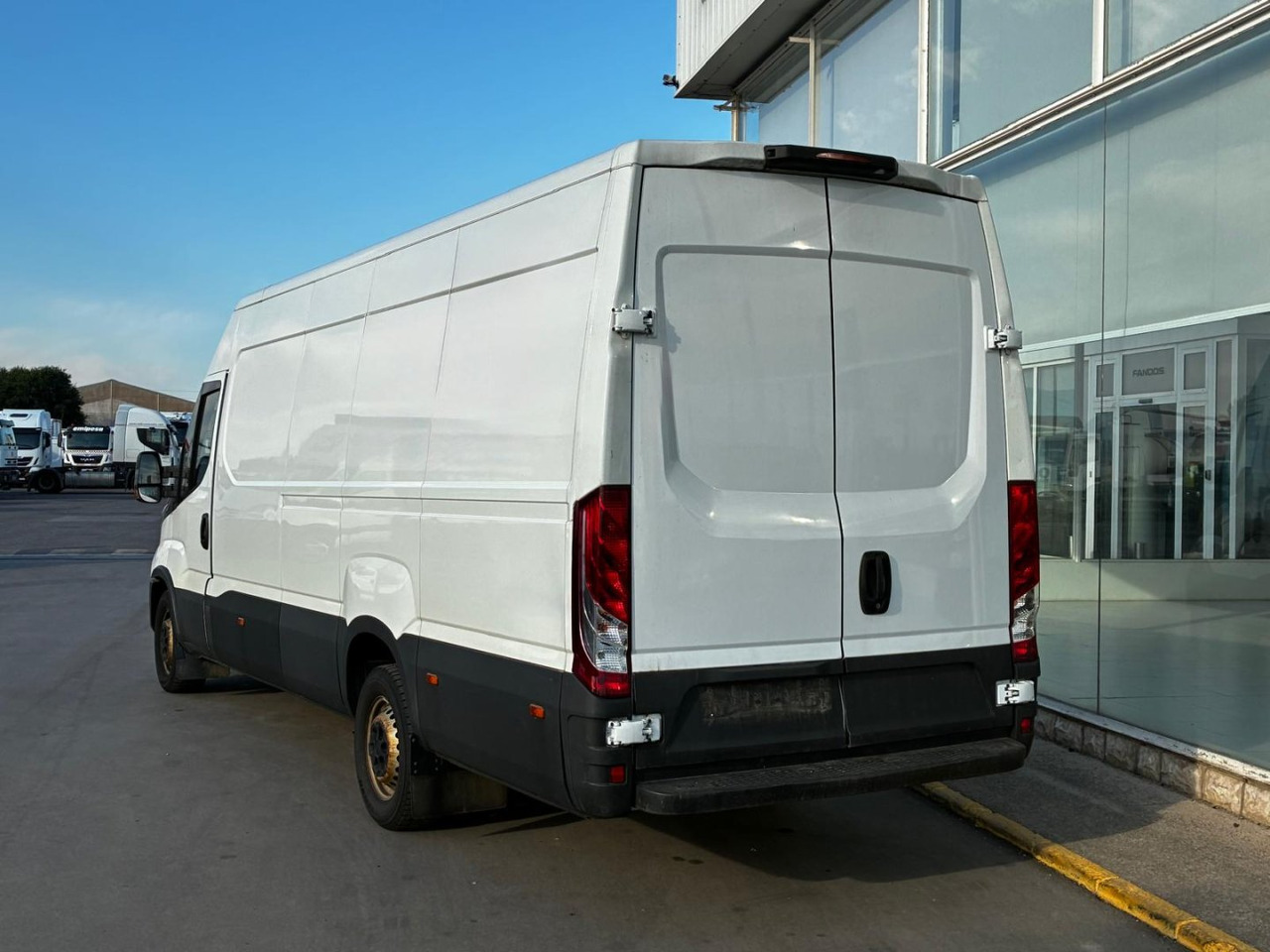 Furgón IVECO 35S14 V 16m3 - Pakettiauto: kuva Furgón IVECO 35S14 V 16m3 - Pakettiauto Furgón IVECO 35S14 V 16m3 - Pakettiauto: kuva Furgón IVECO 35S14 V 16m3 - Pakettiauto