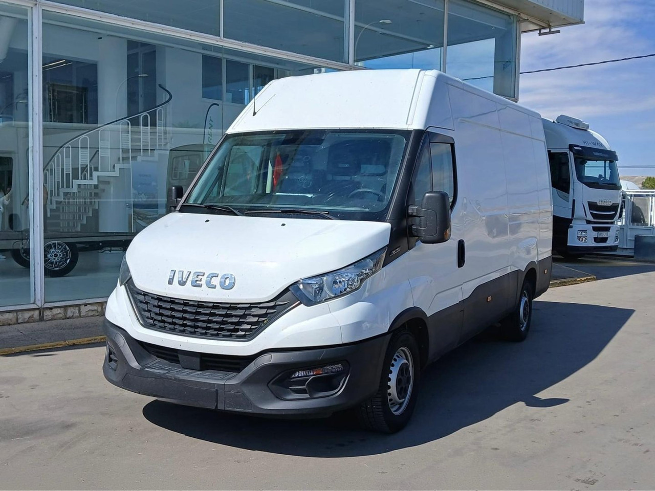 Furgón IVECO 35S16 V 12m3 - Pakettiauto: kuva Furgón IVECO 35S16 V 12m3 - Pakettiauto Furgón IVECO 35S16 V 12m3 - Pakettiauto: kuva Furgón IVECO 35S16 V 12m3 - Pakettiauto