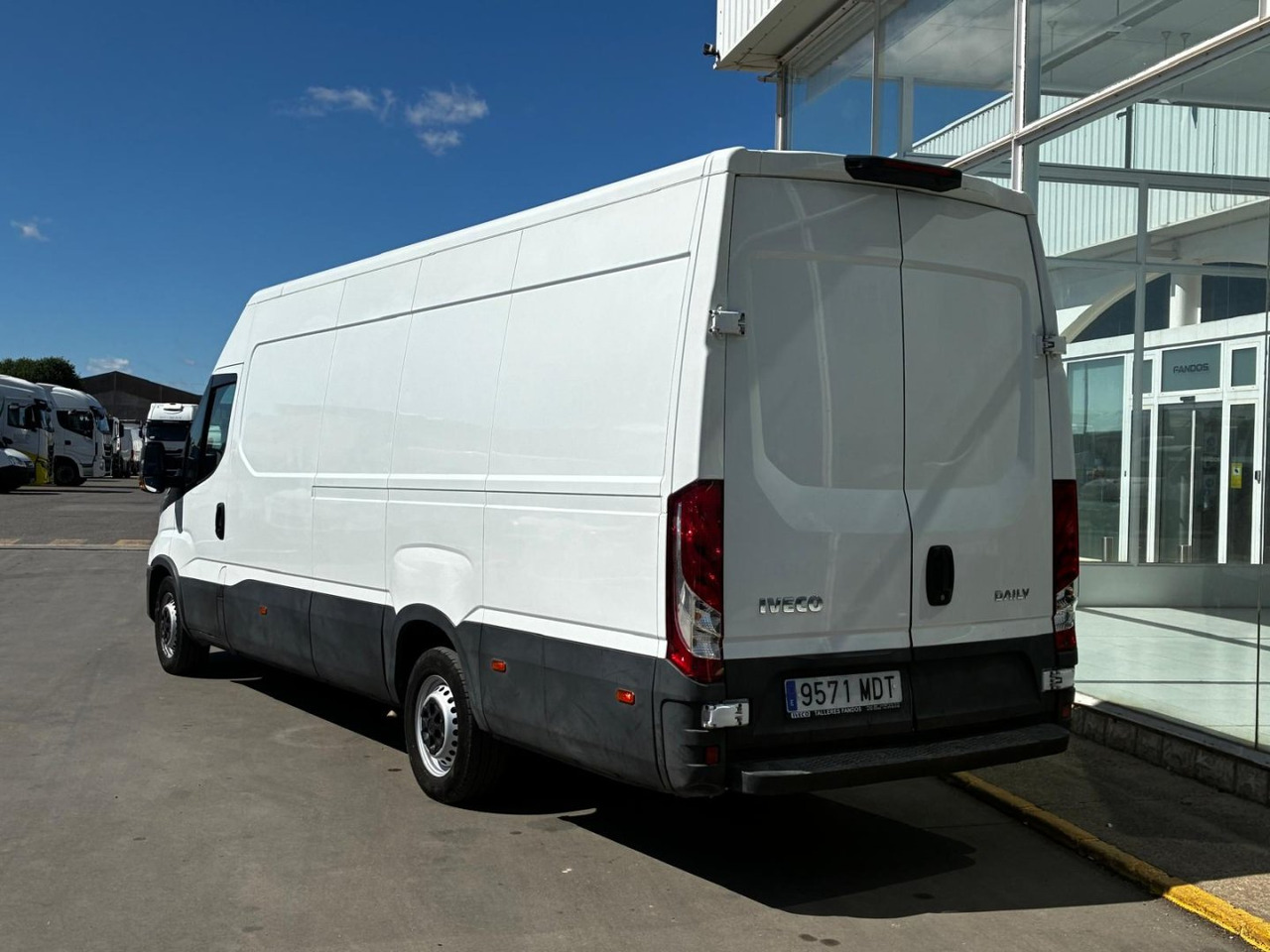 Furgón IVECO 35S16 V 16m3 - Pakettiauto: kuva Furgón IVECO 35S16 V 16m3 - Pakettiauto Furgón IVECO 35S16 V 16m3 - Pakettiauto: kuva Furgón IVECO 35S16 V 16m3 - Pakettiauto