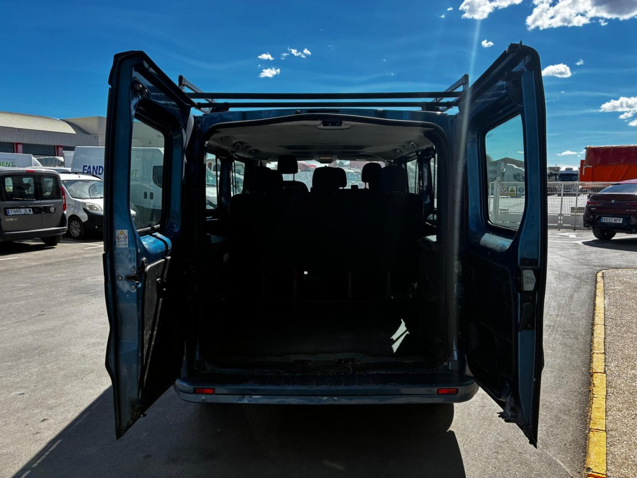 Furgón Opel Vivaro 9 Plazas - Pakettiauto: kuva Furgón Opel Vivaro 9 Plazas - Pakettiauto Furgón Opel Vivaro 9 Plazas - Pakettiauto: kuva Furgón Opel Vivaro 9 Plazas - Pakettiauto