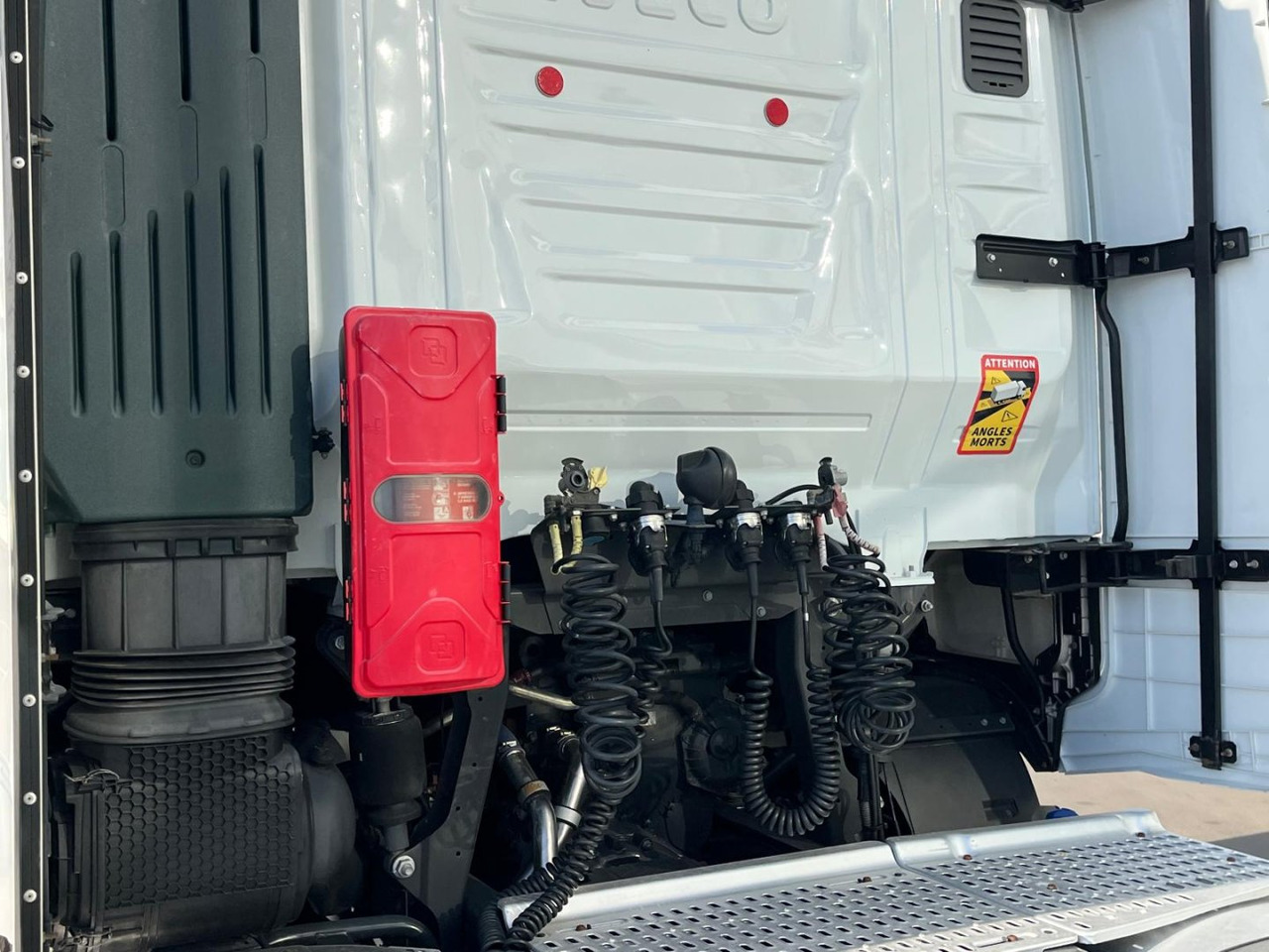 Vetopöytäauto Cabeza Tractora IVECO 460 AUTOMATICO CON INTARDER: kuva Vetopöytäauto Cabeza Tractora IVECO 460 AUTOMATICO CON INTARDER