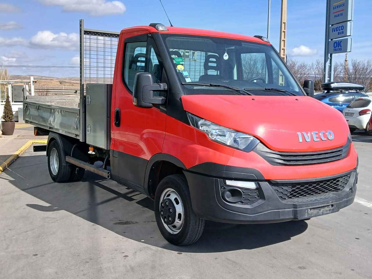 Volquete/Dumper IVECO 35C12 CAJA BASCULANTE - Kippilava-auto: kuva Volquete/Dumper IVECO 35C12 CAJA BASCULANTE - Kippilava-auto Volquete/Dumper IVECO 35C12 CAJA BASCULANTE - Kippilava-auto: kuva Volquete/Dumper IVECO 35C12 CAJA BASCULANTE - Kippilava-auto