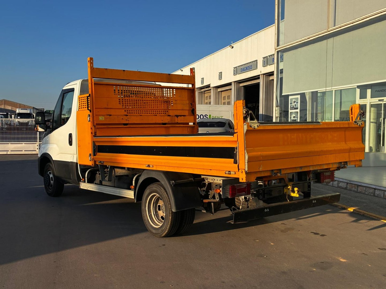 Volquete/Dumper IVECO 35C14 CAJA BASCULANTE - Kippilava-auto: kuva Volquete/Dumper IVECO 35C14 CAJA BASCULANTE - Kippilava-auto Volquete/Dumper IVECO 35C14 CAJA BASCULANTE - Kippilava-auto: kuva Volquete/Dumper IVECO 35C14 CAJA BASCULANTE - Kippilava-auto