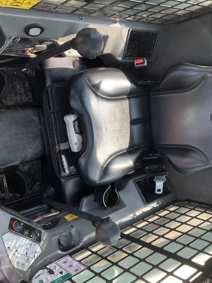 BOBCAT S550 - Liukuohjattu kuormaaja: kuva BOBCAT S550 - Liukuohjattu kuormaaja BOBCAT S550 - Liukuohjattu kuormaaja: kuva BOBCAT S550 - Liukuohjattu kuormaaja