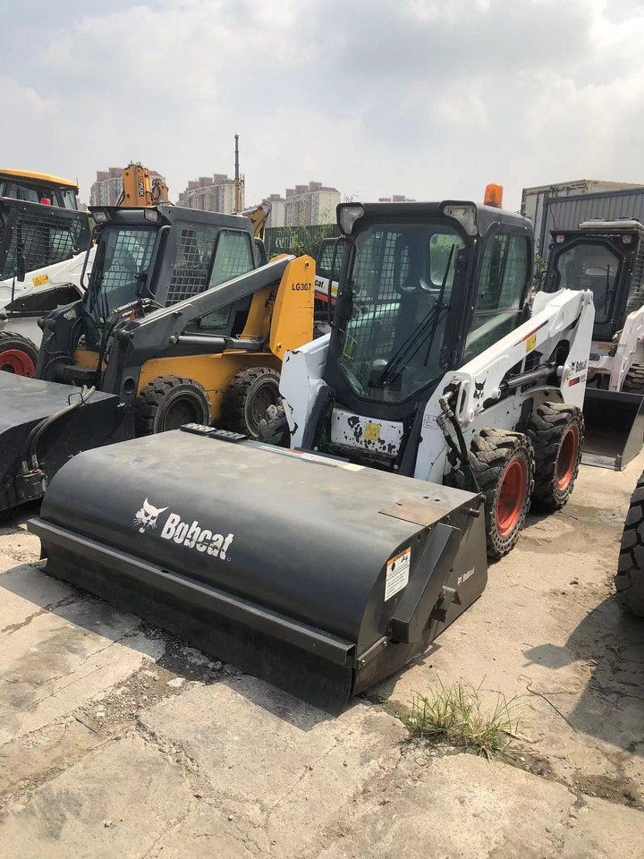 BOBCAT S550 - Liukuohjattu kuormaaja: kuva BOBCAT S550 - Liukuohjattu kuormaaja BOBCAT S550 - Liukuohjattu kuormaaja: kuva BOBCAT S550 - Liukuohjattu kuormaaja