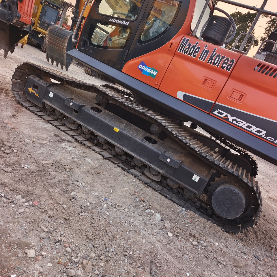 DOOSAN DX300 LC-9C DX 300 LCA DX340 DX225 - Telakaivukone: kuva DOOSAN DX300 LC-9C DX 300 LCA DX340 DX225 - Telakaivukone DOOSAN DX300 LC-9C DX 300 LCA DX340 DX225 - Telakaivukone: kuva DOOSAN DX300 LC-9C DX 300 LCA DX340 DX225 - Telakaivukone