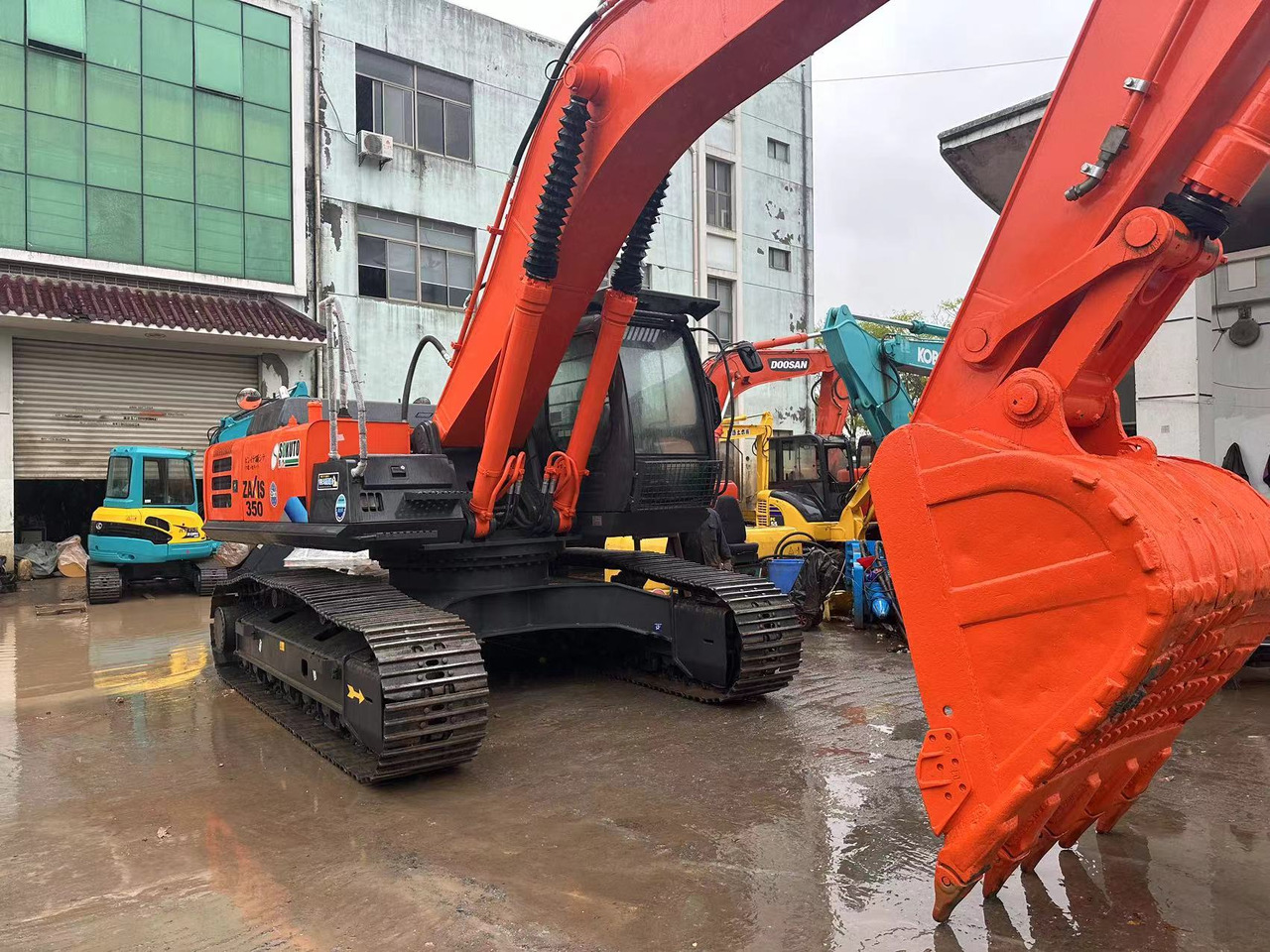 Telakaivukone HITACHI ZX350 ZAXIS 350: kuva Telakaivukone HITACHI ZX350 ZAXIS 350