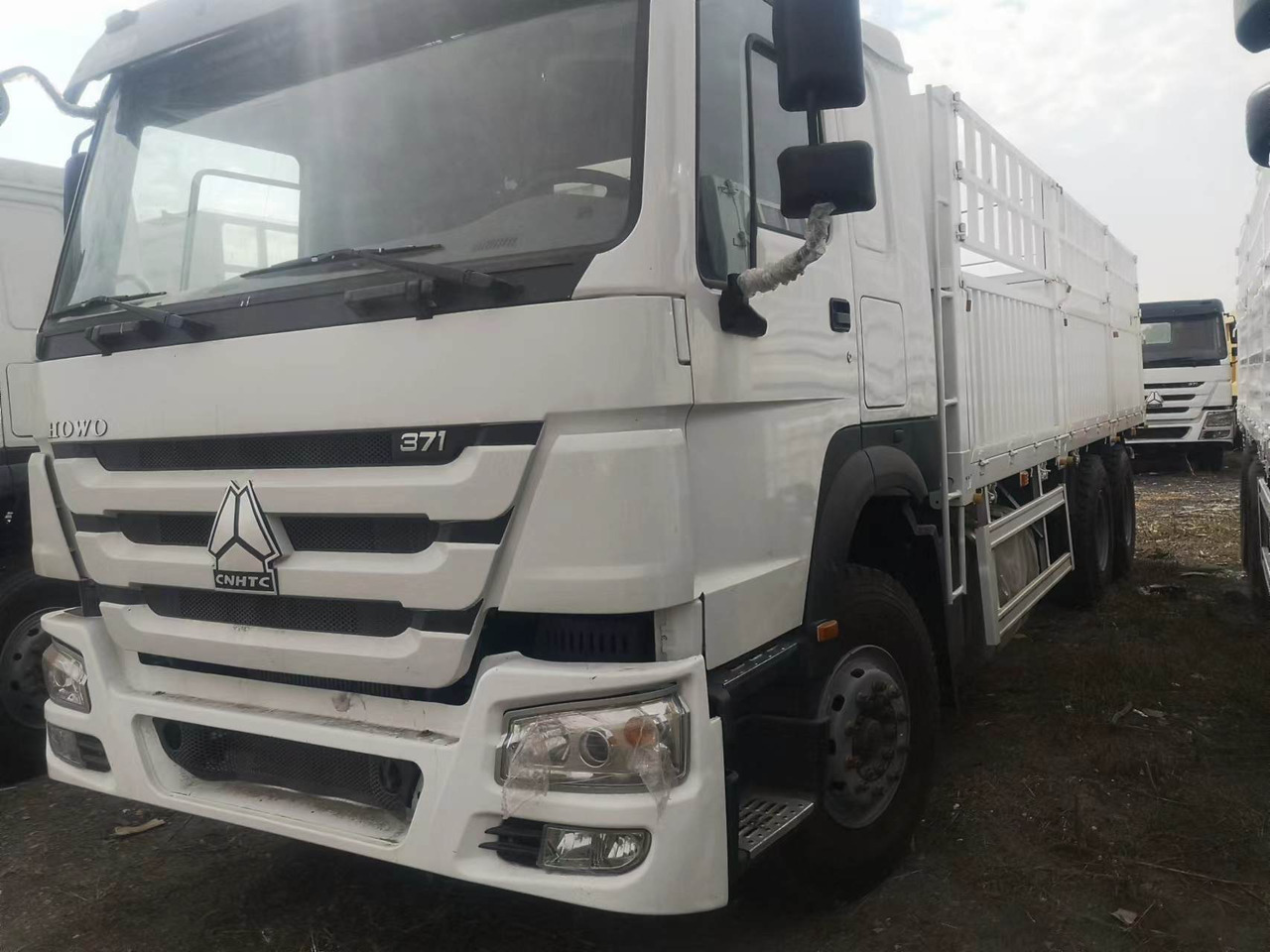 SINOTRUK HOWO 371 375 380 400 420 HP WITH FENCE 6*4 8*4 - Eläinten kuljetus kuorma-auto: kuva SINOTRUK HOWO 371 375 380 400 420 HP WITH FENCE 6*4 8*4 - Eläinten kuljetus kuorma-auto SINOTRUK HOWO 371 375 380 400 420 HP WITH FENCE 6*4 8*4 - Eläinten kuljetus kuorma-auto: kuva SINOTRUK HOWO 371 375 380 400 420 HP WITH FENCE 6*4 8*4 - Eläinten kuljetus kuorma-auto