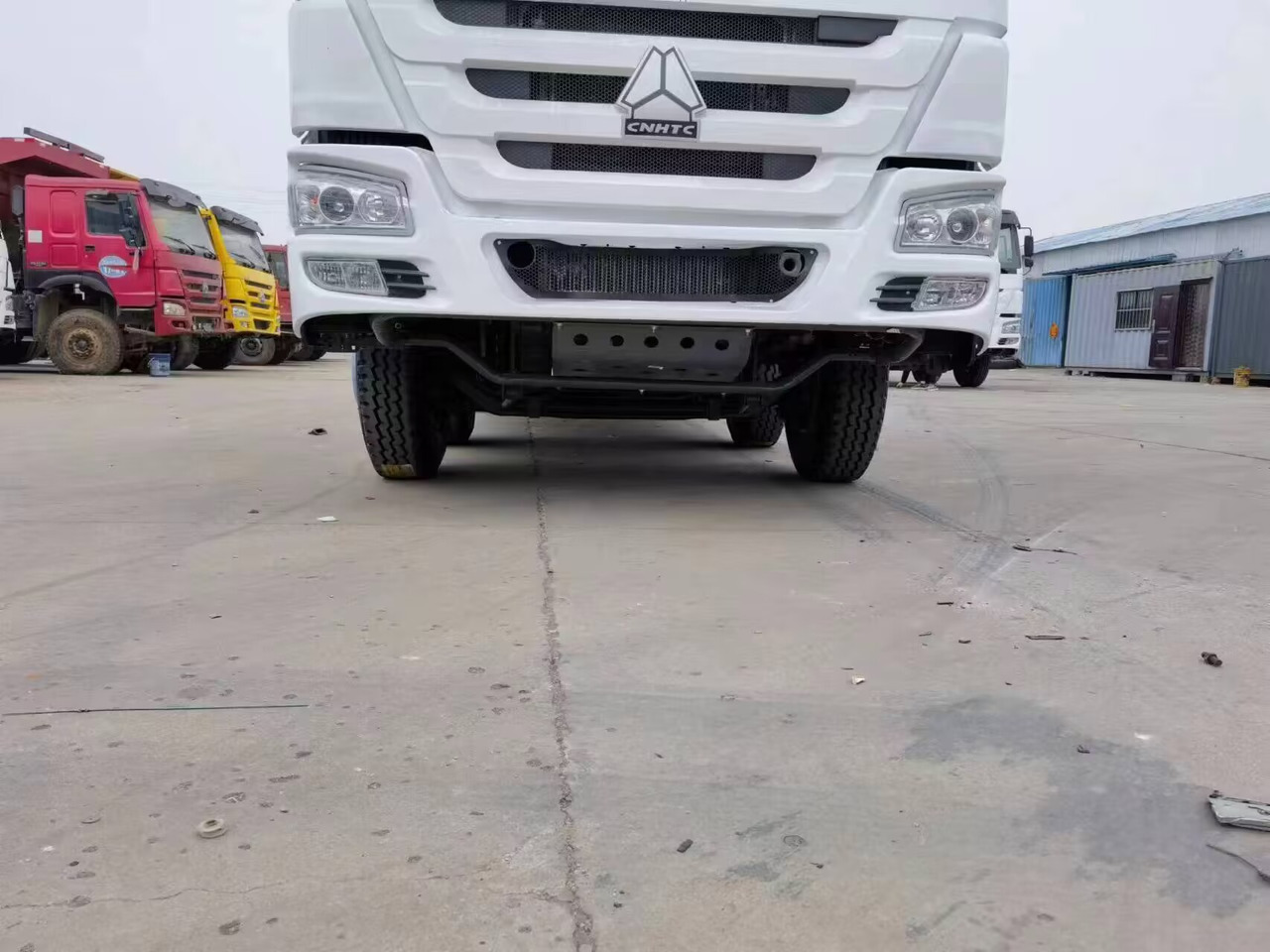 SINOTRUK HOWO 8*4 - Kippiauto kuorma-auto: kuva SINOTRUK HOWO 8*4 - Kippiauto kuorma-auto SINOTRUK HOWO 8*4 - Kippiauto kuorma-auto: kuva SINOTRUK HOWO 8*4 - Kippiauto kuorma-auto