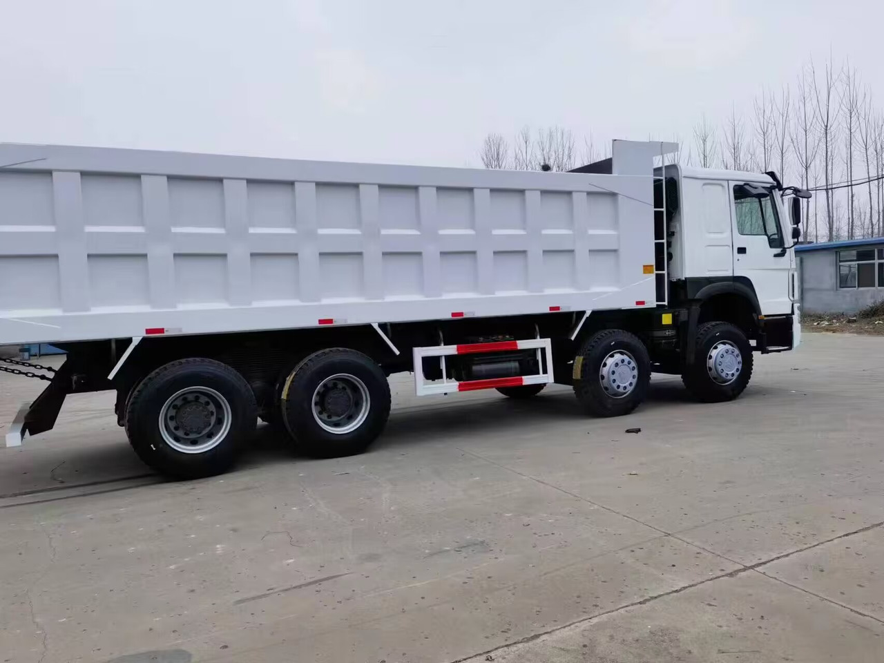 SINOTRUK HOWO 8*4 - Kippiauto kuorma-auto: kuva SINOTRUK HOWO 8*4 - Kippiauto kuorma-auto SINOTRUK HOWO 8*4 - Kippiauto kuorma-auto: kuva SINOTRUK HOWO 8*4 - Kippiauto kuorma-auto