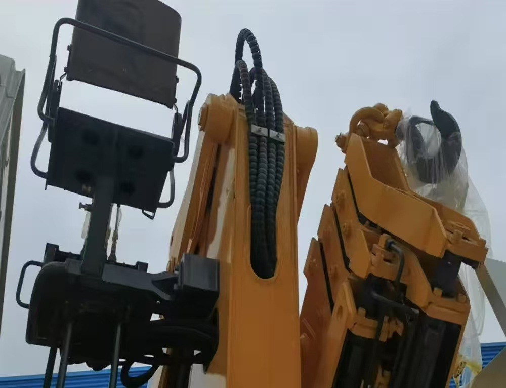 SINOTRUK HOWO 8 TON Knuckle Boom Crane TRUCK MOUNTED CRANE - Nosturiauto: kuva SINOTRUK HOWO 8 TON Knuckle Boom Crane TRUCK MOUNTED CRANE - Nosturiauto SINOTRUK HOWO 8 TON Knuckle Boom Crane TRUCK MOUNTED CRANE - Nosturiauto: kuva SINOTRUK HOWO 8 TON Knuckle Boom Crane TRUCK MOUNTED CRANE - Nosturiauto