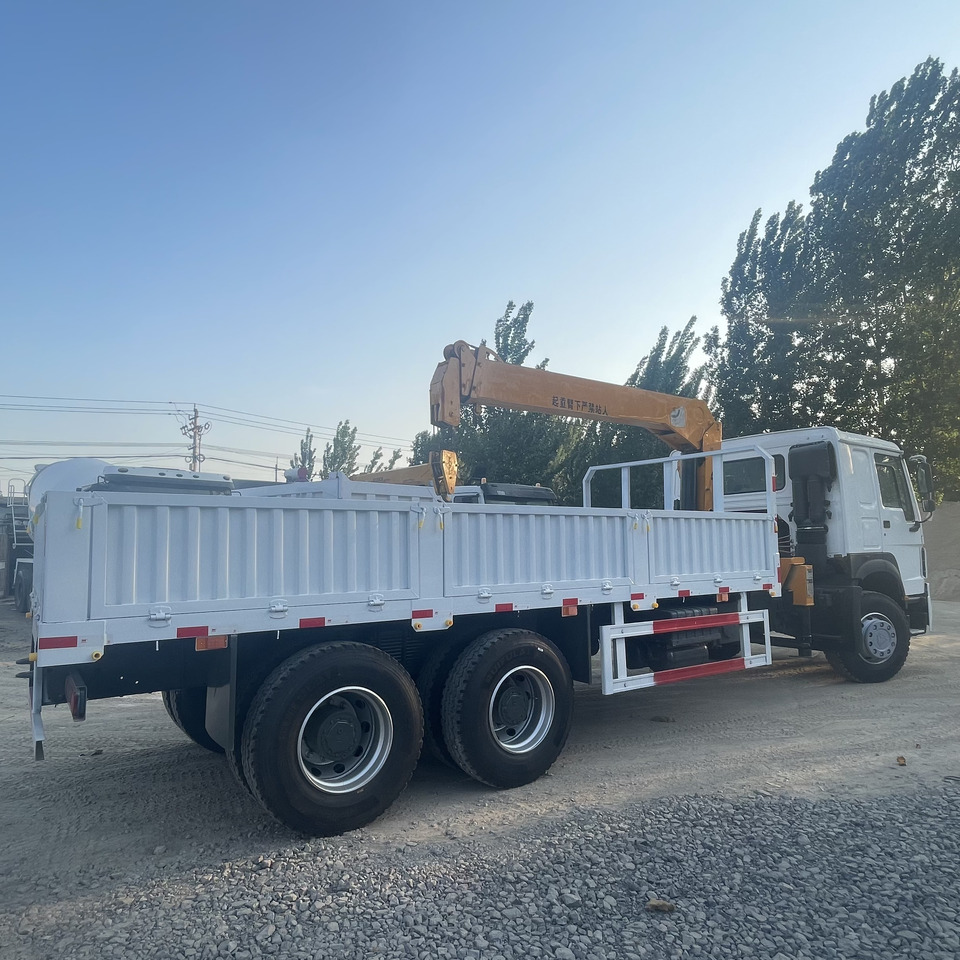 SINOTRUK HOWO 8 TON TRUCK-MOUNTED CRANE - Nosturiauto: kuva SINOTRUK HOWO 8 TON TRUCK-MOUNTED CRANE - Nosturiauto SINOTRUK HOWO 8 TON TRUCK-MOUNTED CRANE - Nosturiauto: kuva SINOTRUK HOWO 8 TON TRUCK-MOUNTED CRANE - Nosturiauto