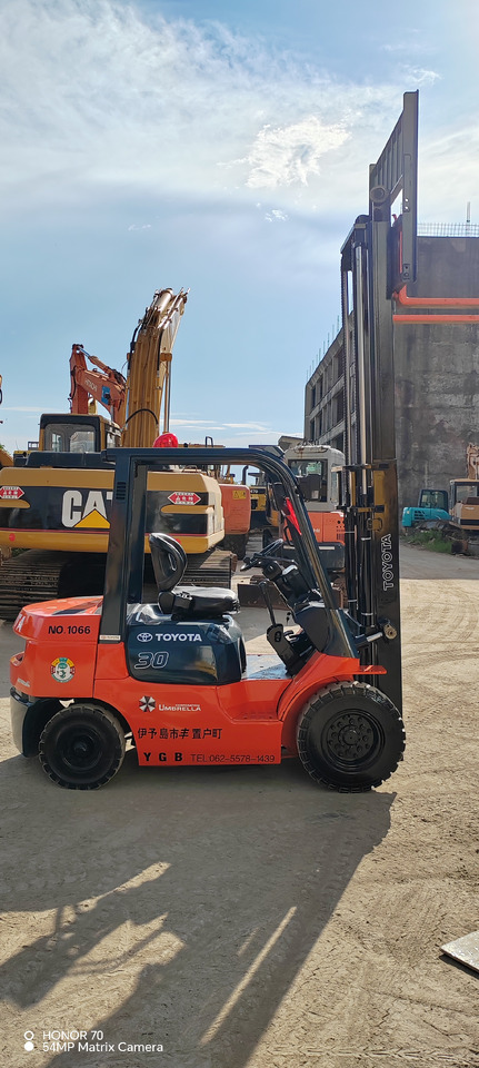 TOYOTA FD30 - Dieseltrukki: kuva TOYOTA FD30 - Dieseltrukki TOYOTA FD30 - Dieseltrukki: kuva TOYOTA FD30 - Dieseltrukki