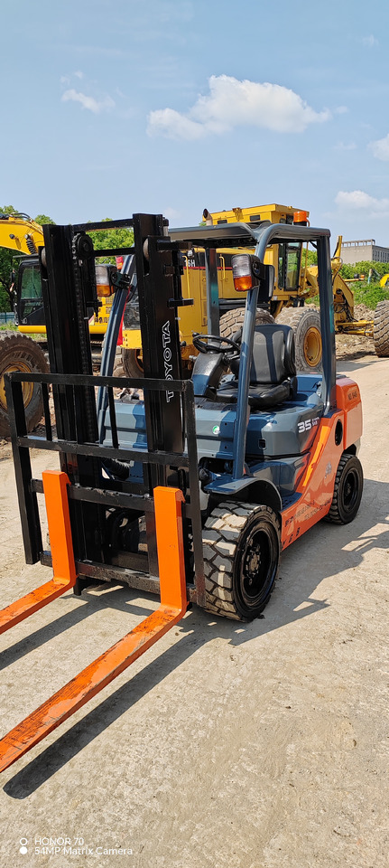 TOYOTA FD35 - Dieseltrukki: kuva TOYOTA FD35 - Dieseltrukki TOYOTA FD35 - Dieseltrukki: kuva TOYOTA FD35 - Dieseltrukki