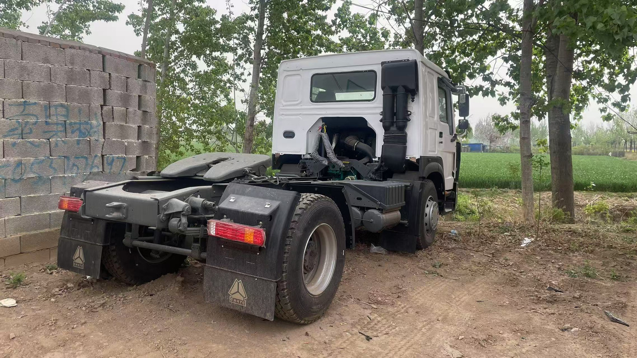 SINOTRUK HOWO 375HP 4*2 - Vetopöytäauto: kuva SINOTRUK HOWO 375HP 4*2 - Vetopöytäauto SINOTRUK HOWO 375HP 4*2 - Vetopöytäauto: kuva SINOTRUK HOWO 375HP 4*2 - Vetopöytäauto