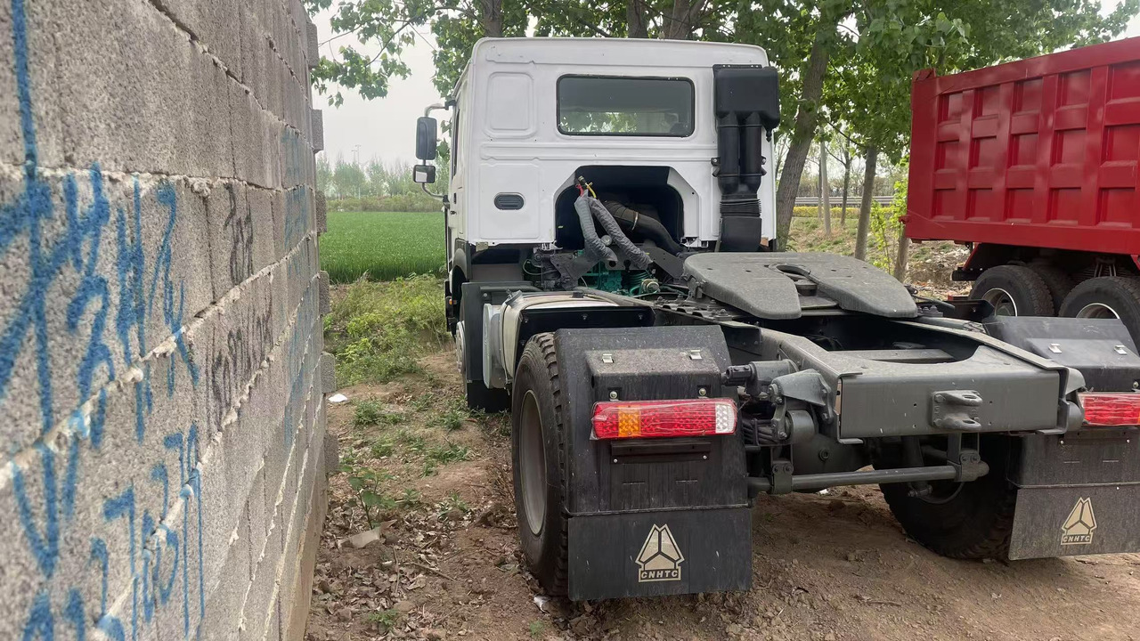 SINOTRUK HOWO 4*2 - Vetopöytäauto: kuva SINOTRUK HOWO 4*2 - Vetopöytäauto SINOTRUK HOWO 4*2 - Vetopöytäauto: kuva SINOTRUK HOWO 4*2 - Vetopöytäauto