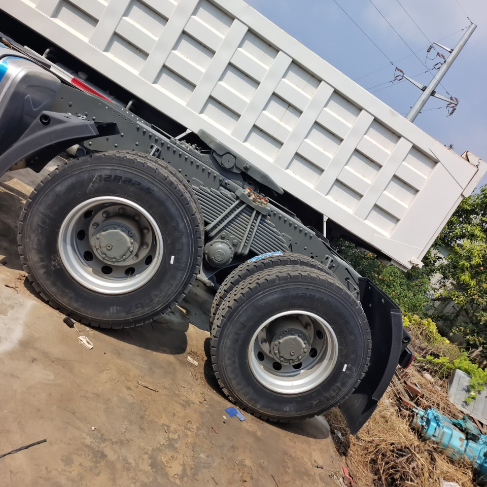 SINOTRUK HOWO 6*4 8*4 370 375 380 400 420 460HP - Vetopöytäauto: kuva SINOTRUK HOWO 6*4 8*4 370 375 380 400 420 460HP - Vetopöytäauto SINOTRUK HOWO 6*4 8*4 370 375 380 400 420 460HP - Vetopöytäauto: kuva SINOTRUK HOWO 6*4 8*4 370 375 380 400 420 460HP - Vetopöytäauto