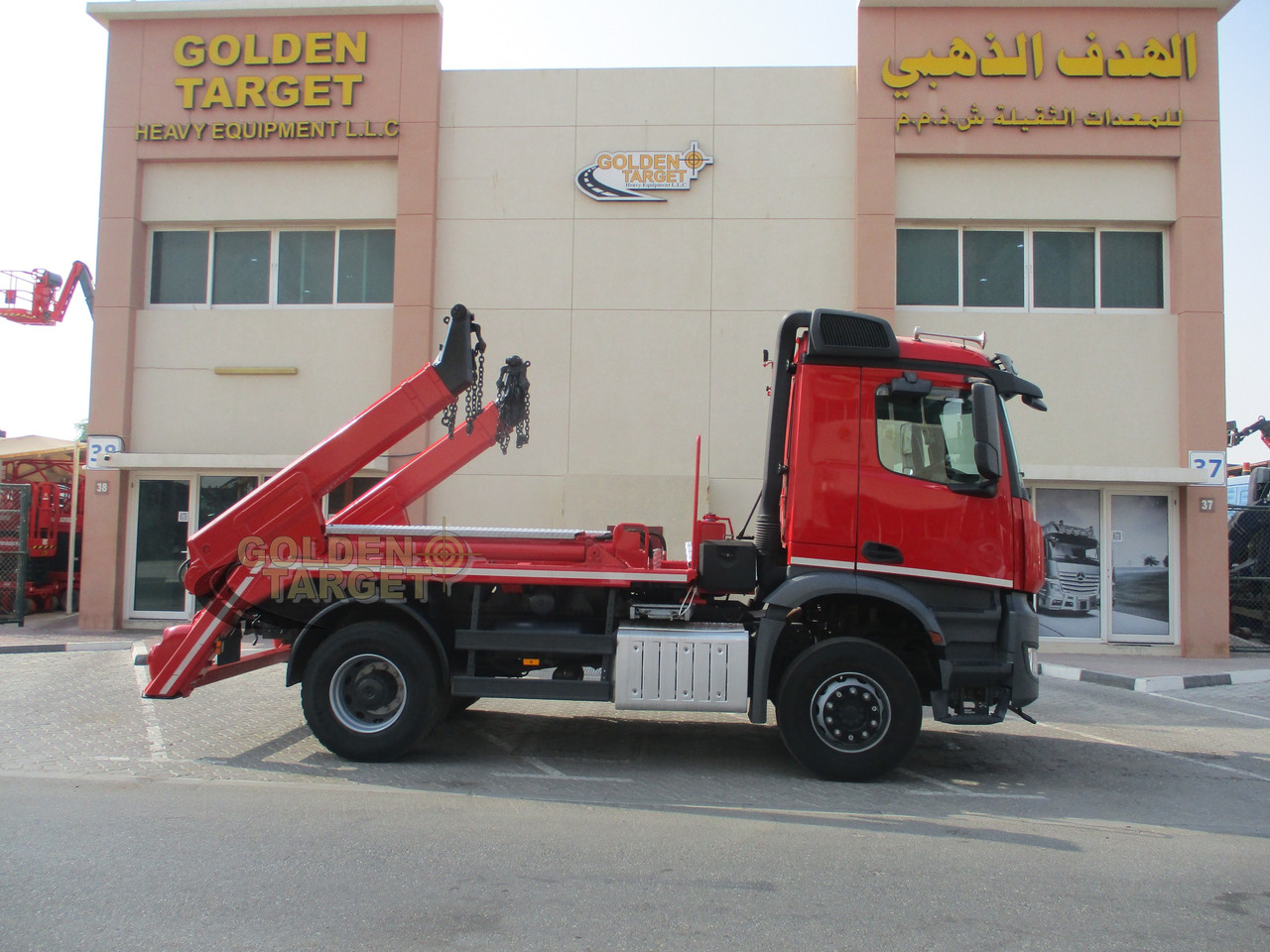MERCEDES-BENZ Arocs 1832 4x2 Skip Loader - Nostovarsi-vaihtolavakuorma kuorma-auto: kuva MERCEDES-BENZ Arocs 1832 4x2 Skip Loader - Nostovarsi-vaihtolavakuorma kuorma-auto MERCEDES-BENZ Arocs 1832 4x2 Skip Loader - Nostovarsi-vaihtolavakuorma kuorma-auto: kuva MERCEDES-BENZ Arocs 1832 4x2 Skip Loader - Nostovarsi-vaihtolavakuorma kuorma-auto