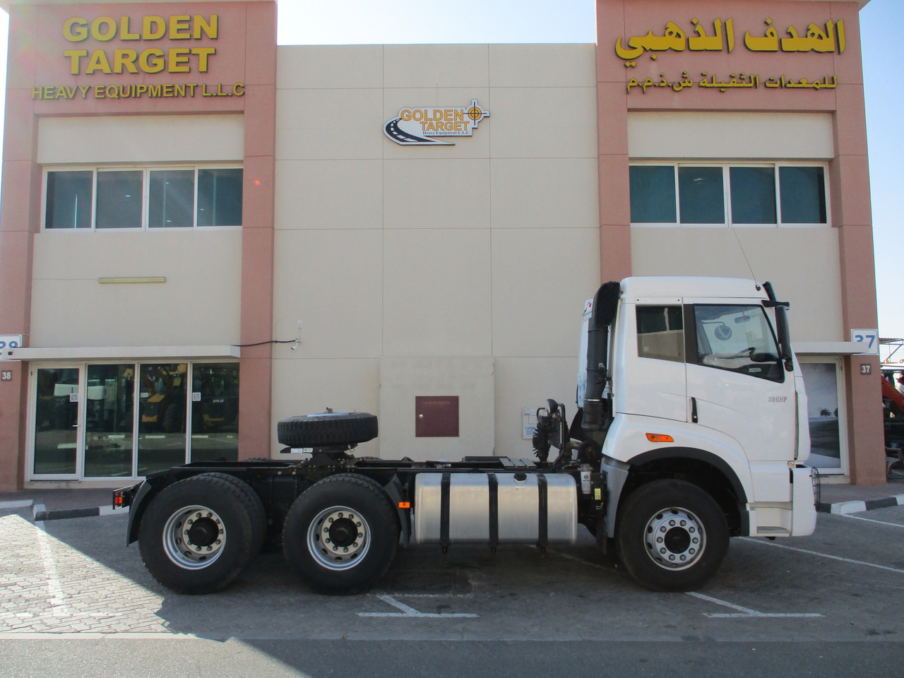 FAW 4181P2K15 6x4 Head Truck - Vetopöytäauto: kuva FAW 4181P2K15 6x4 Head Truck - Vetopöytäauto FAW 4181P2K15 6x4 Head Truck - Vetopöytäauto: kuva FAW 4181P2K15 6x4 Head Truck - Vetopöytäauto