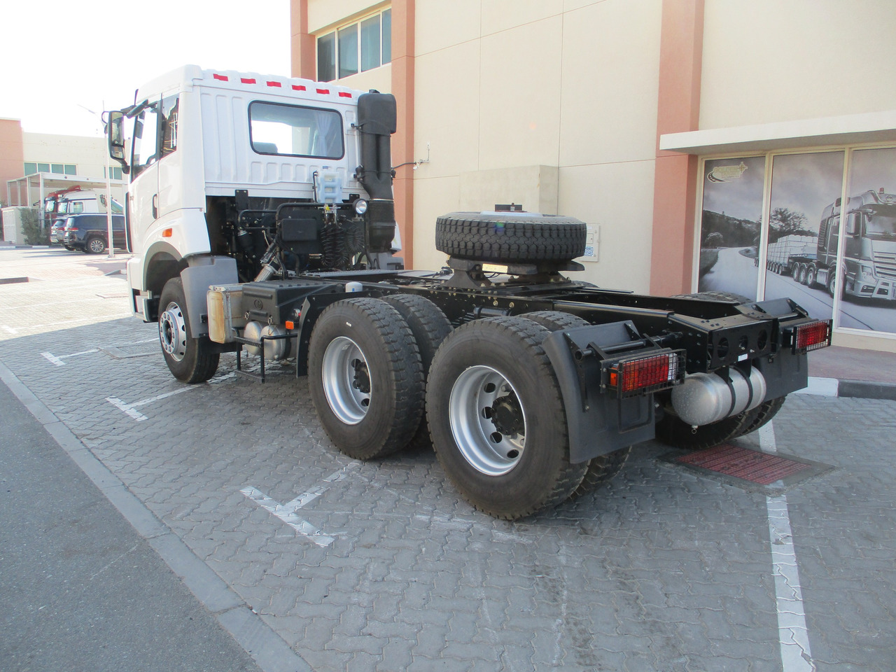 FAW 4181P2K15 6x4 Head Truck - Vetopöytäauto: kuva FAW 4181P2K15 6x4 Head Truck - Vetopöytäauto FAW 4181P2K15 6x4 Head Truck - Vetopöytäauto: kuva FAW 4181P2K15 6x4 Head Truck - Vetopöytäauto