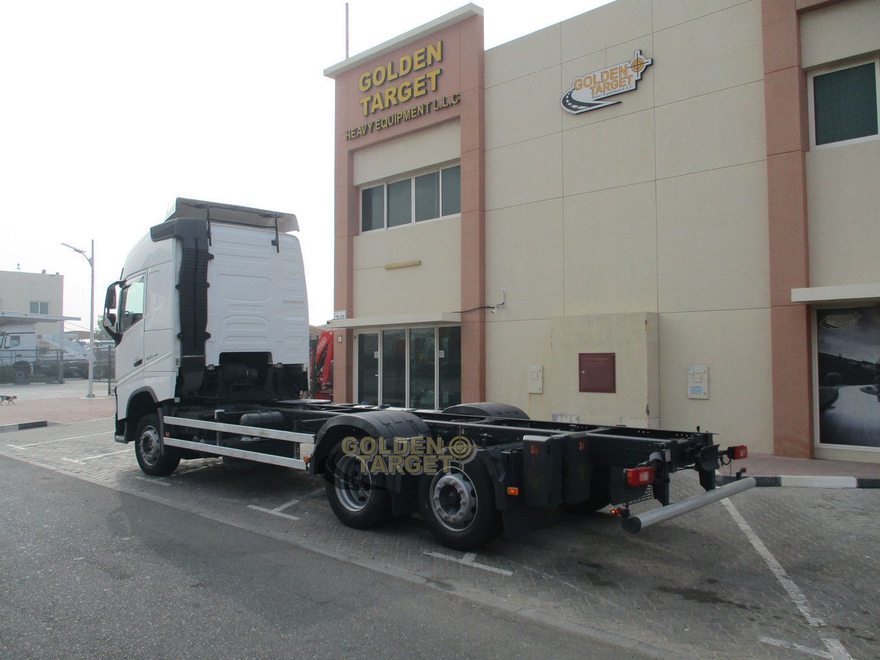 Volvo FH460 6×2 Chassis - Kuorma-auto alusta: kuva Volvo FH460 6×2 Chassis - Kuorma-auto alusta Volvo FH460 6×2 Chassis - Kuorma-auto alusta: kuva Volvo FH460 6×2 Chassis - Kuorma-auto alusta
