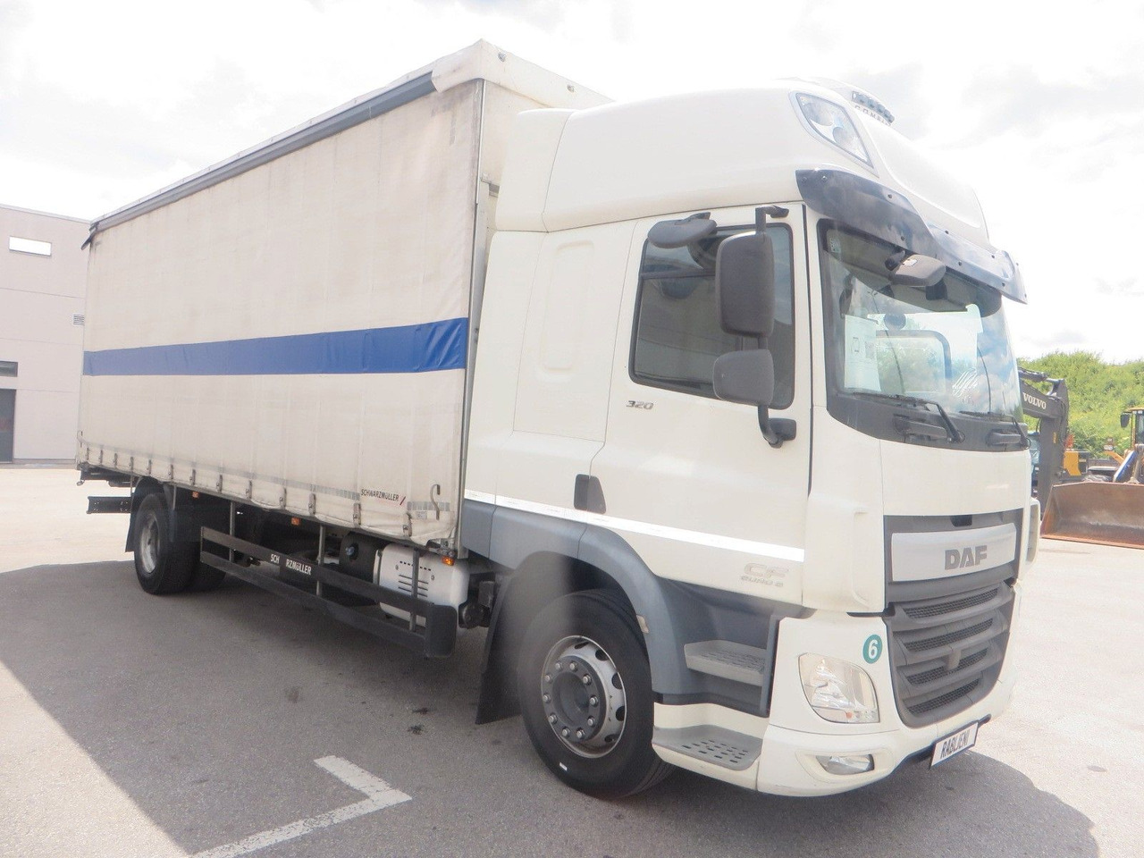 DAF CF320 4x2 18T Curtainside 7.70m - Pressukapelli kuorma-auto: kuva DAF CF320 4x2 18T Curtainside 7.70m - Pressukapelli kuorma-auto DAF CF320 4x2 18T Curtainside 7.70m - Pressukapelli kuorma-auto: kuva DAF CF320 4x2 18T Curtainside 7.70m - Pressukapelli kuorma-auto