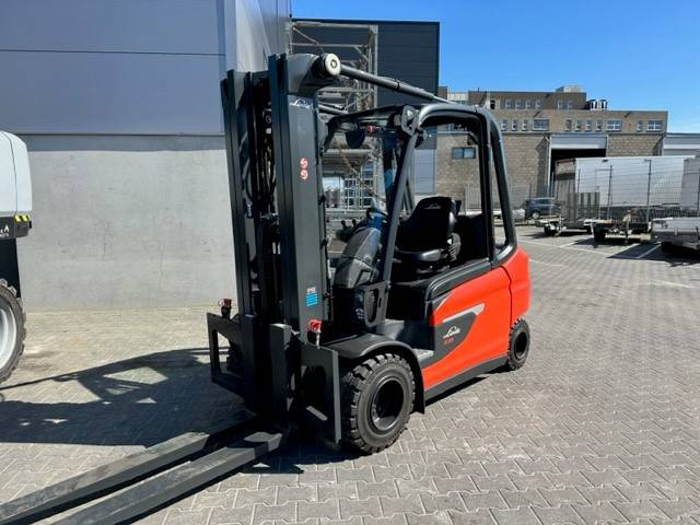 Linde E35L - Sähkötrukki: kuva Linde E35L - Sähkötrukki Linde E35L - Sähkötrukki: kuva Linde E35L - Sähkötrukki