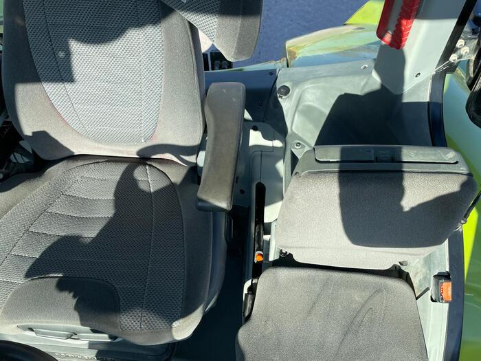 Claas Arion 650 - Traktori: kuva Claas Arion 650 - Traktori Claas Arion 650 - Traktori: kuva Claas Arion 650 - Traktori