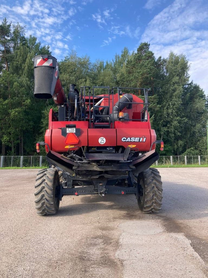 Case IH 7230 - Leikkuupuimuri: kuva Case IH 7230 - Leikkuupuimuri Case IH 7230 - Leikkuupuimuri: kuva Case IH 7230 - Leikkuupuimuri