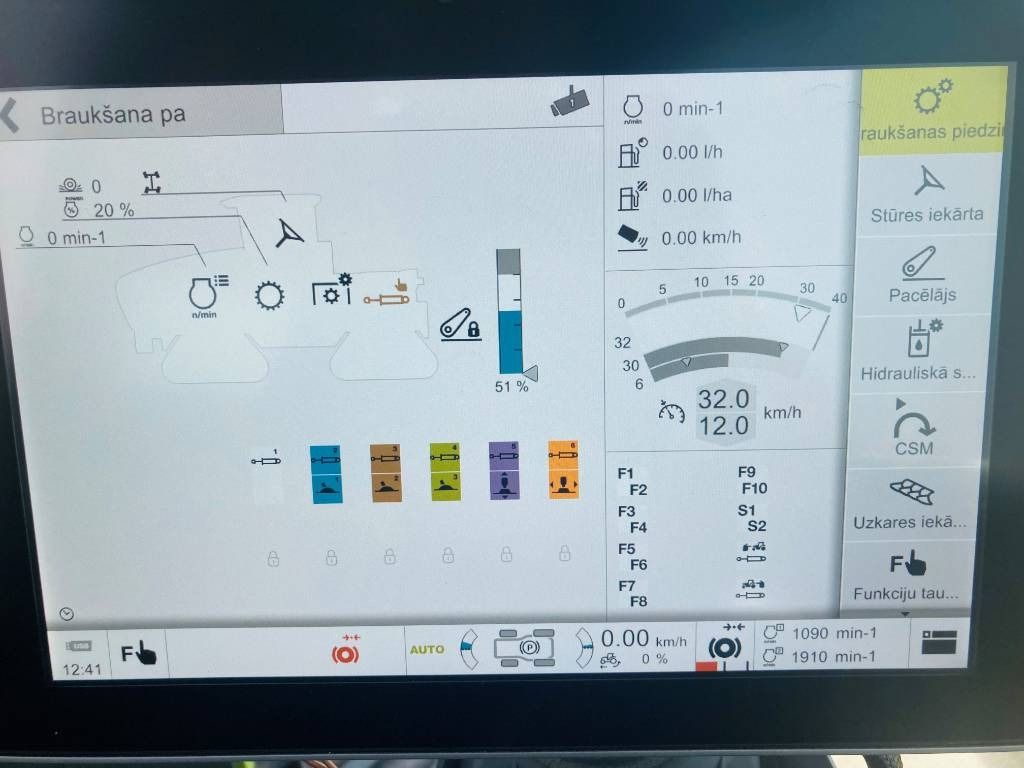 Traktori Claas XERION 5000 TRAC TS: kuva Traktori Claas XERION 5000 TRAC TS