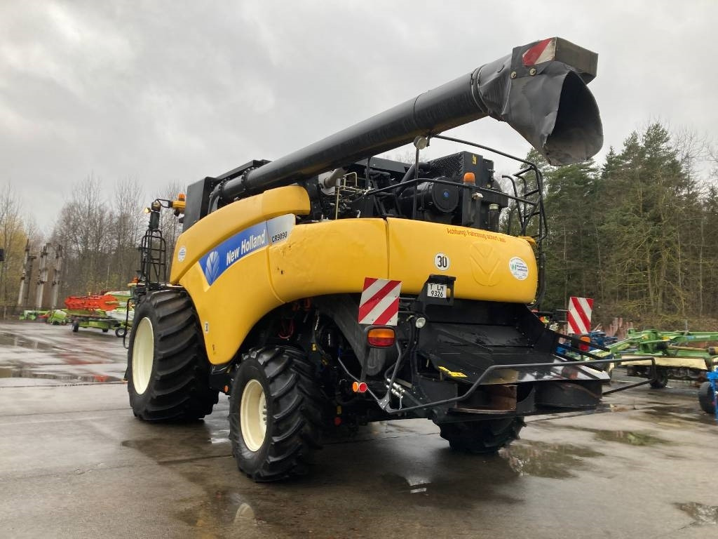 New Holland CR 9090 Elevation - Leikkuupuimuri: kuva New Holland CR 9090 Elevation - Leikkuupuimuri New Holland CR 9090 Elevation - Leikkuupuimuri: kuva New Holland CR 9090 Elevation - Leikkuupuimuri