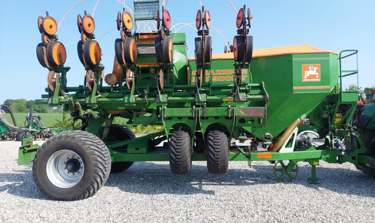 Amazone EDX 9000-T - 12 rækket - Tarkkuuskylvökone: kuva Amazone EDX 9000-T - 12 rækket - Tarkkuuskylvökone Amazone EDX 9000-T - 12 rækket - Tarkkuuskylvökone: kuva Amazone EDX 9000-T - 12 rækket - Tarkkuuskylvökone