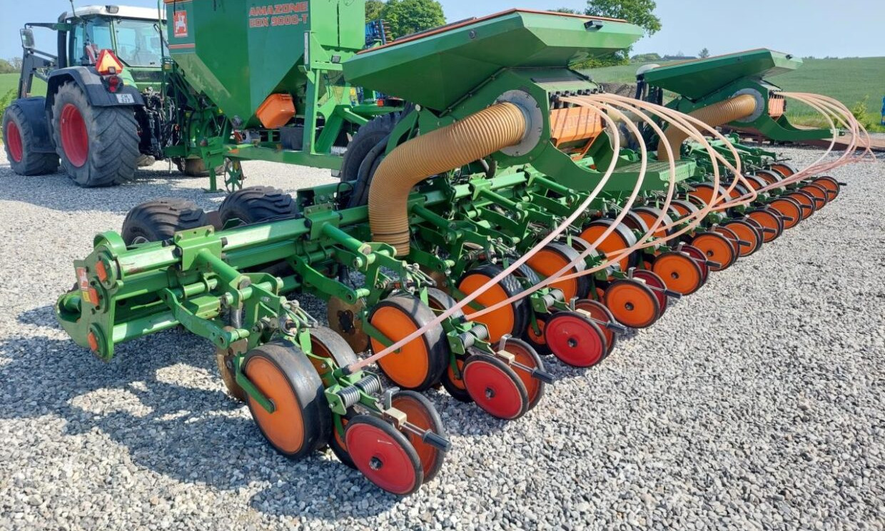 Amazone EDX 9000-T - 12 rækket - Tarkkuuskylvökone: kuva Amazone EDX 9000-T - 12 rækket - Tarkkuuskylvökone Amazone EDX 9000-T - 12 rækket - Tarkkuuskylvökone: kuva Amazone EDX 9000-T - 12 rækket - Tarkkuuskylvökone