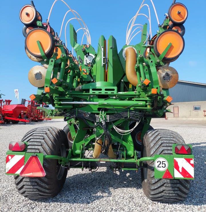 Amazone EDX 9000-T - 12 rækket - Tarkkuuskylvökone: kuva Amazone EDX 9000-T - 12 rækket - Tarkkuuskylvökone Amazone EDX 9000-T - 12 rækket - Tarkkuuskylvökone: kuva Amazone EDX 9000-T - 12 rækket - Tarkkuuskylvökone