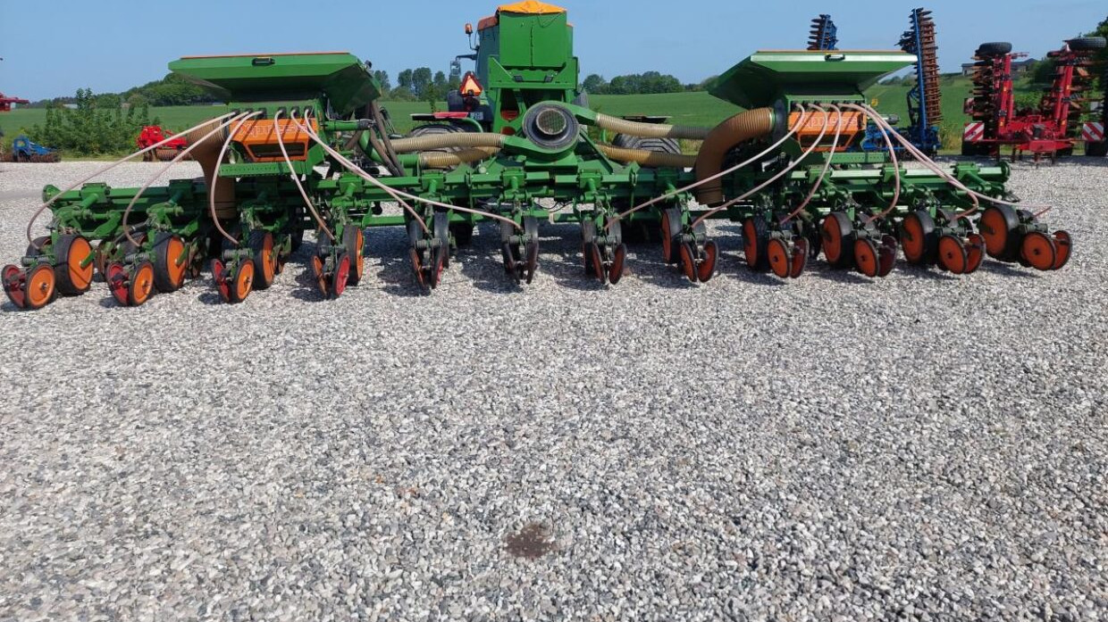 Amazone EDX 9000-T - 12 rækket - Tarkkuuskylvökone: kuva Amazone EDX 9000-T - 12 rækket - Tarkkuuskylvökone Amazone EDX 9000-T - 12 rækket - Tarkkuuskylvökone: kuva Amazone EDX 9000-T - 12 rækket - Tarkkuuskylvökone