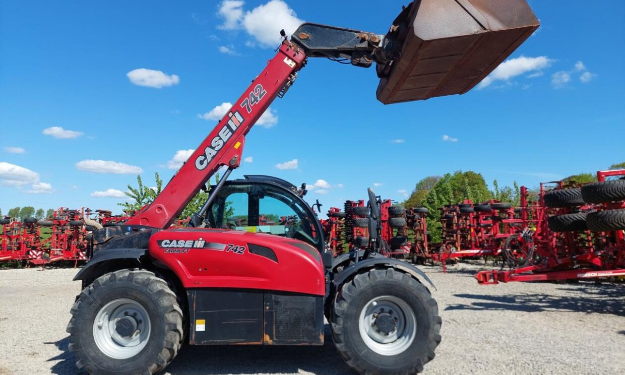 Case IH Farmlift 742 - Kurottaja: kuva Case IH Farmlift 742 - Kurottaja Case IH Farmlift 742 - Kurottaja: kuva Case IH Farmlift 742 - Kurottaja