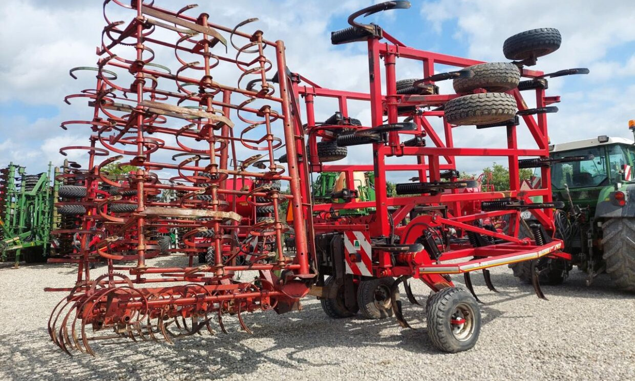 Horsch TERRANO 8 FG + Kverneland C - Äes: kuva Horsch TERRANO 8 FG + Kverneland C - Äes Horsch TERRANO 8 FG + Kverneland C - Äes: kuva Horsch TERRANO 8 FG + Kverneland C - Äes