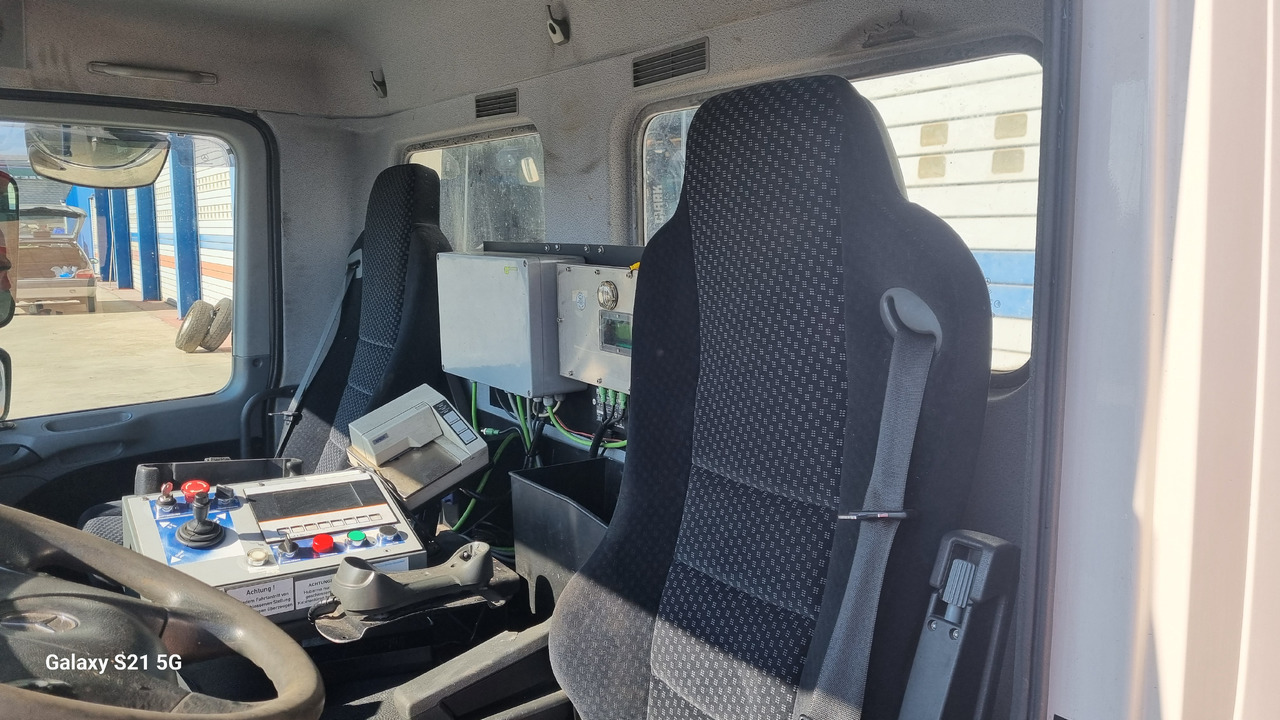 MERCEDES ACTROS MP3 - Ohjaamo: kuva MERCEDES ACTROS MP3 - Ohjaamo MERCEDES ACTROS MP3 - Ohjaamo: kuva MERCEDES ACTROS MP3 - Ohjaamo