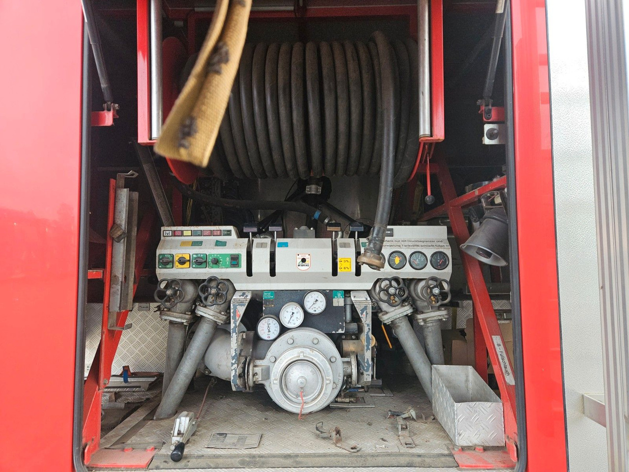 MAN KAT 6x6 Tanklöschfahrzeug - Säiliöauto: kuva MAN KAT 6x6 Tanklöschfahrzeug - Säiliöauto MAN KAT 6x6 Tanklöschfahrzeug - Säiliöauto: kuva MAN KAT 6x6 Tanklöschfahrzeug - Säiliöauto