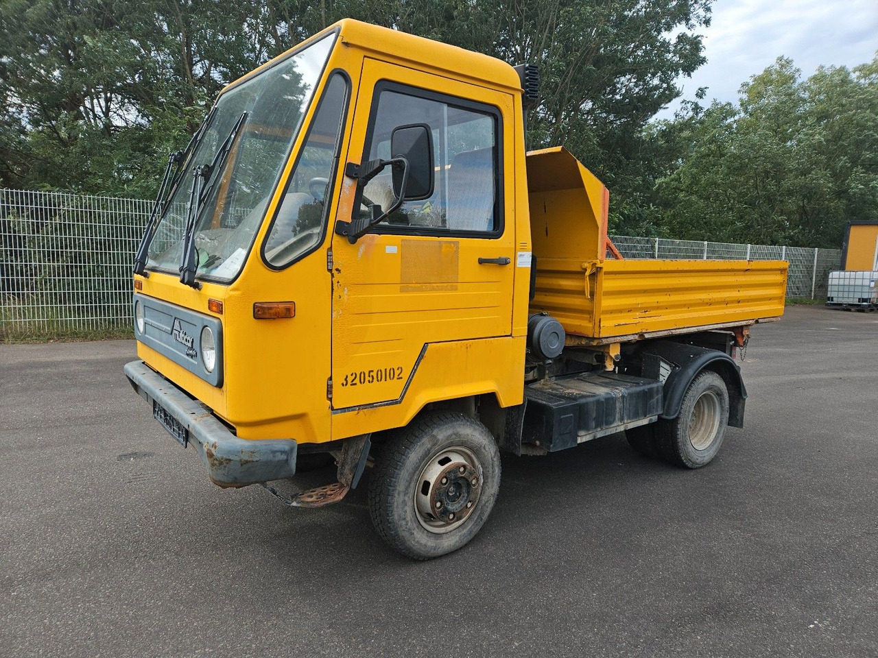 Multicar M26 Dreiseitenkipper 4x4 - Kippilava-auto: kuva Multicar M26 Dreiseitenkipper 4x4 - Kippilava-auto Multicar M26 Dreiseitenkipper 4x4 - Kippilava-auto: kuva Multicar M26 Dreiseitenkipper 4x4 - Kippilava-auto