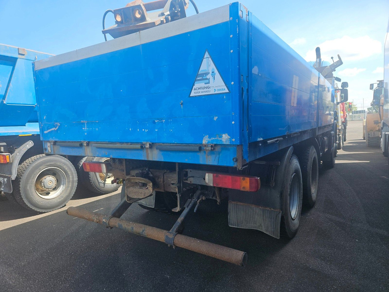 Scania P340 6x6 Pritsche Schaltgetriebe Blatt/Blatt - Lava-kuorma-auto: kuva Scania P340 6x6 Pritsche Schaltgetriebe Blatt/Blatt - Lava-kuorma-auto Scania P340 6x6 Pritsche Schaltgetriebe Blatt/Blatt - Lava-kuorma-auto: kuva Scania P340 6x6 Pritsche Schaltgetriebe Blatt/Blatt - Lava-kuorma-auto