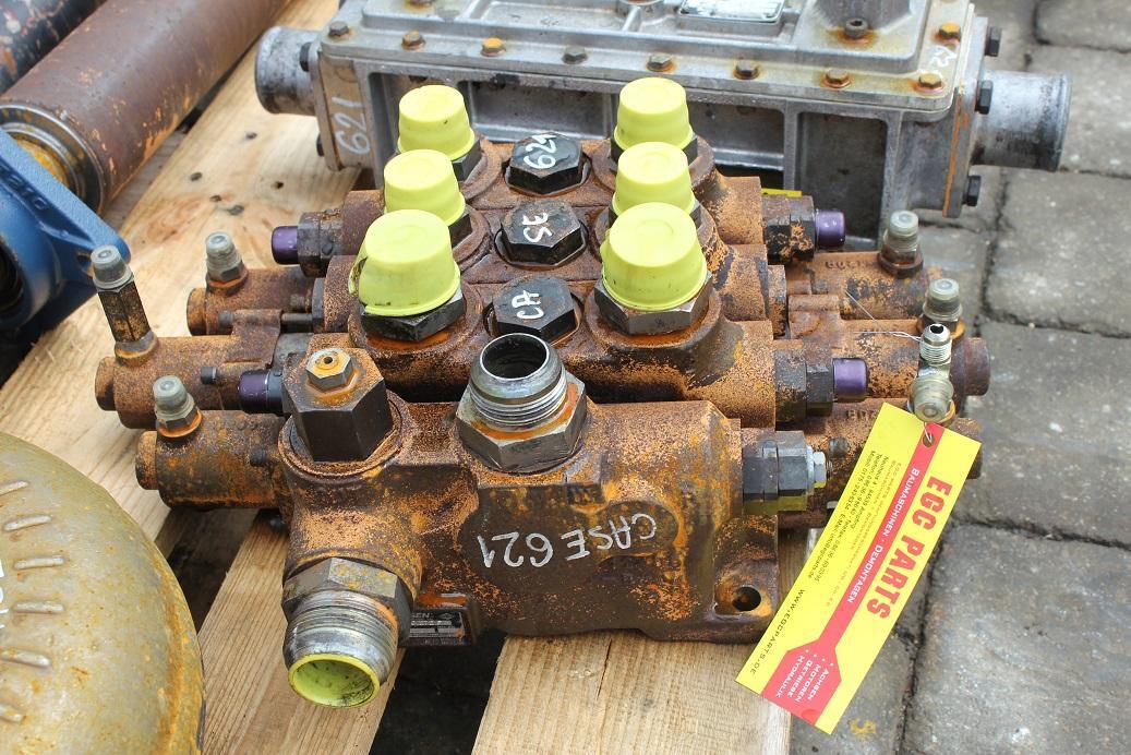 Case 621 - Hydrauliventtiili - Rakennuskoneet: kuva Case 621 - Hydrauliventtiili - Rakennuskoneet Case 621 - Hydrauliventtiili - Rakennuskoneet: kuva Case 621 - Hydrauliventtiili - Rakennuskoneet
