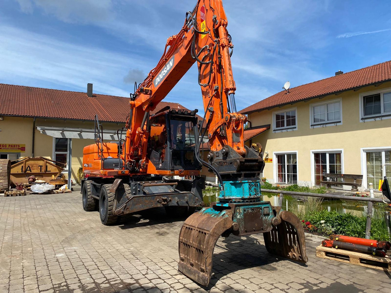 Pyöräalustainen kaivinkone Doosan DX 170 W: kuva Pyöräalustainen kaivinkone Doosan DX 170 W